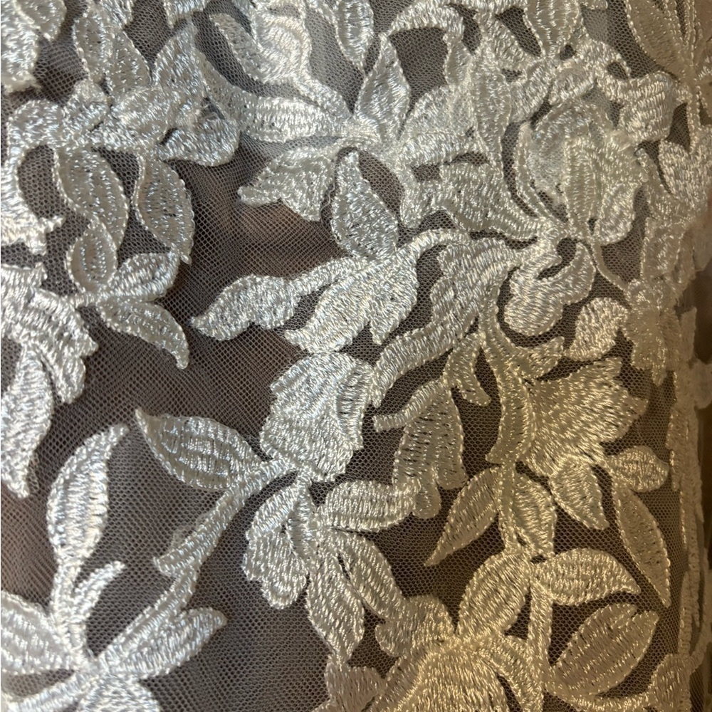 NWT Essence of Australia White Lace Elegant Wedding Dress Size 16 - Picture 7 of 9